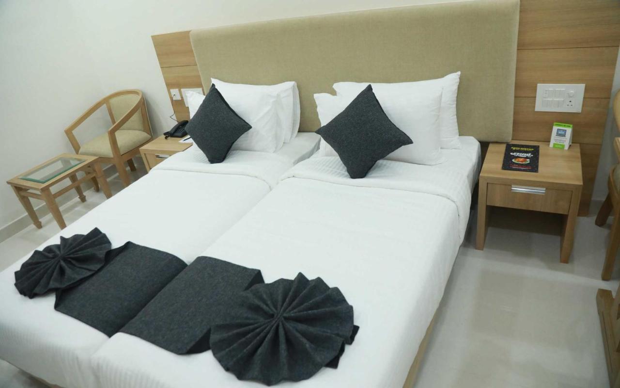 Hotel Anjali Park 코타얌 외부 사진