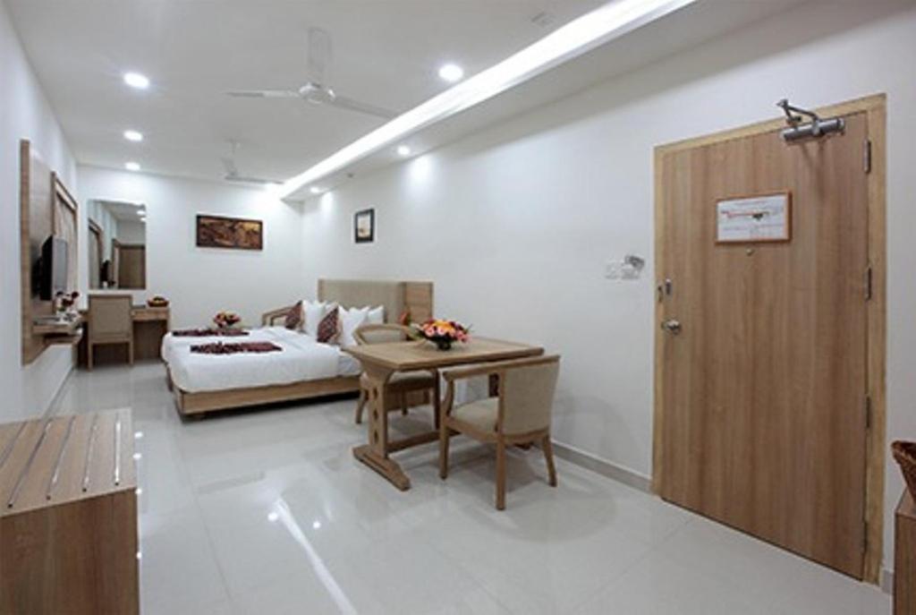 Hotel Anjali Park 코타얌 외부 사진